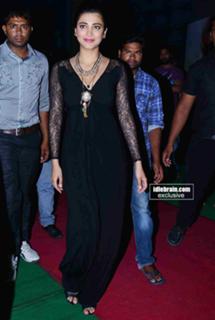 Shruti Haasan feet photo thumbnail