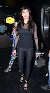 Shruti Haasan feet photo thumbnail