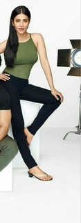 Shruti Haasan feet photo thumbnail