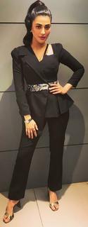 Shruti Haasan feet photo thumbnail