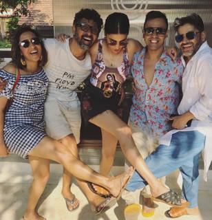 Shruti Haasan feet photo thumbnail