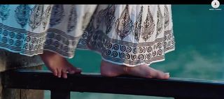 Shruti Haasan feet photo thumbnail