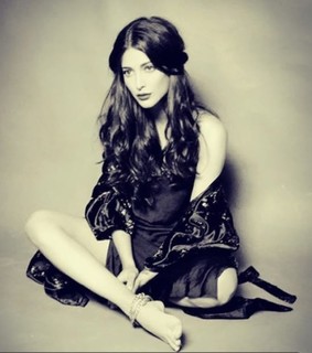 Shruti Haasan feet photo thumbnail