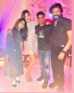 Shruti Haasan feet photo thumbnail