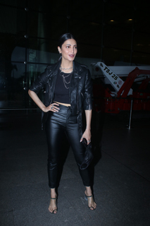 Shruti Haasan feet photo thumbnail