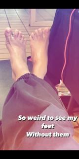 Shruti Haasan feet photo thumbnail