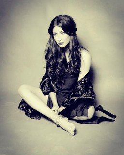 Shruti Haasan feet photo thumbnail
