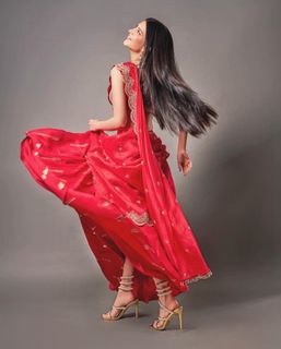 Shruti Haasan feet photo 7