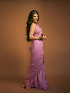 Shruti Haasan feet photo 4