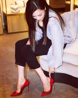 Shu Qi feet photo thumbnail