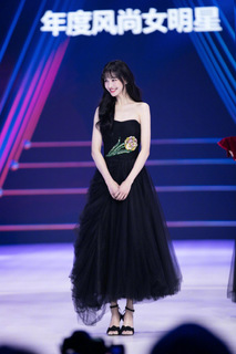 Shuang Zheng feet photo 14