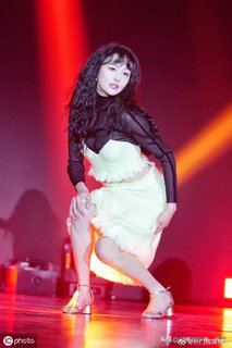 Shuang Zheng feet photo 2