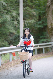 Shuang Zheng feet photo 6