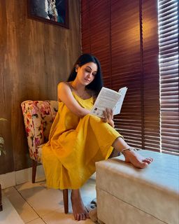 Shubhangi Atre Poorey feet photo 4