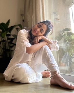 Shubhangi Atre Poorey feet photo 1