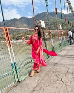 Shubhangi Atre Poorey feet photo 2