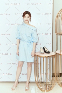 Shuying Jiang feet photo thumbnail