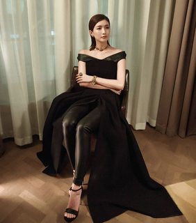 Shuying Jiang feet photo thumbnail