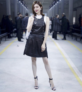 Shuying Jiang feet photo thumbnail