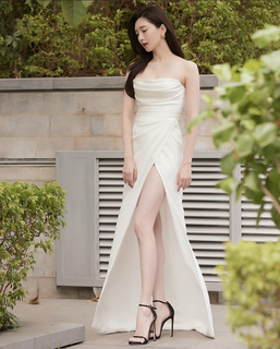 Shuying Jiang feet photo thumbnail