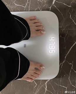 Shuying Jiang feet photo thumbnail