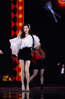 Shuying Jiang feet photo thumbnail