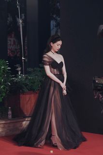 Shuying Jiang feet photo thumbnail