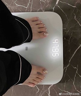 Shuying Jiang feet photo thumbnail