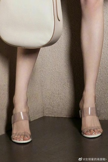 Shuying Jiang feet photo thumbnail