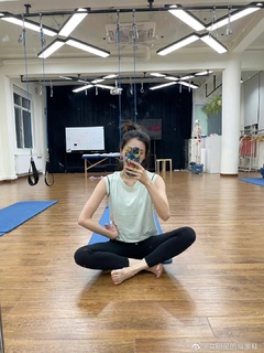 Shuying Jiang feet photo thumbnail