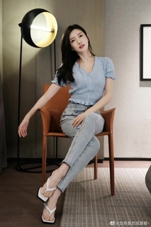 Shuying Jiang feet photo thumbnail