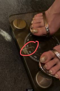 Shuying Jiang feet photo thumbnail