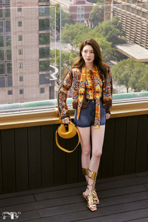 Shuying Jiang feet photo thumbnail