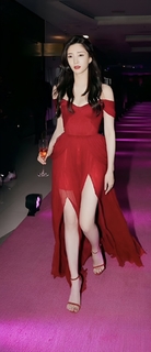 Shuying Jiang feet photo thumbnail