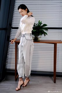 Shuying Jiang feet photo thumbnail