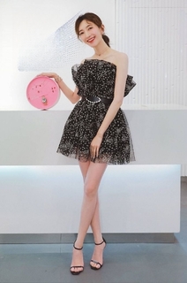 Shuying Jiang feet photo thumbnail