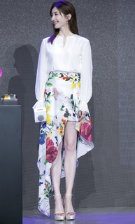 Shuying Jiang feet photo thumbnail