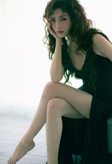 Shuying Jiang feet photo thumbnail