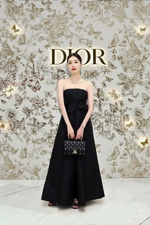 Shuying Jiang feet photo thumbnail