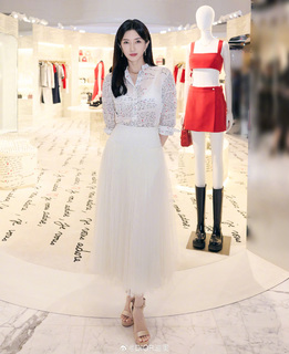 Shuying Jiang feet photo thumbnail