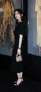 Shuying Jiang feet photo thumbnail