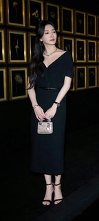 Shuying Jiang feet photo thumbnail