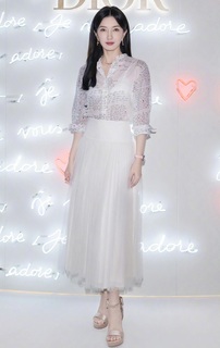 Shuying Jiang feet photo thumbnail