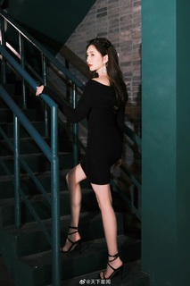 Shuying Jiang feet photo thumbnail