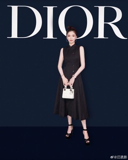 Shuying Jiang feet photo thumbnail