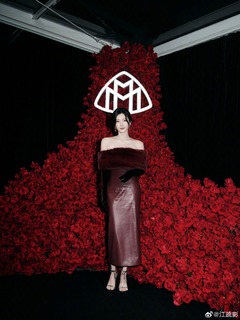 Shuying Jiang feet photo thumbnail