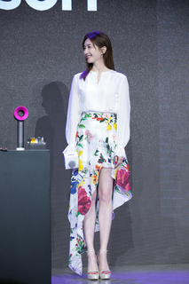 Shuying Jiang feet photo thumbnail