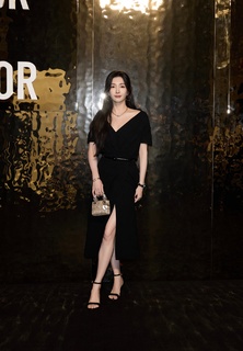 Shuying Jiang feet photo thumbnail