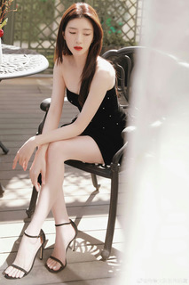 Shuying Jiang feet photo thumbnail