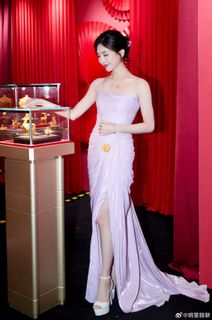 Shuying Jiang feet photo thumbnail